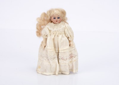 Lot 656 - A Simon & Halbig bisque headed dolls’ house doll