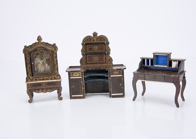 Lot 671 - Three pieces of Waltershausen type dolls’ house furniture