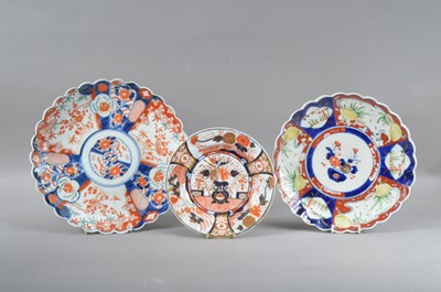 Lot 105 - Two 19th century scalloped rimmed Chinese plates