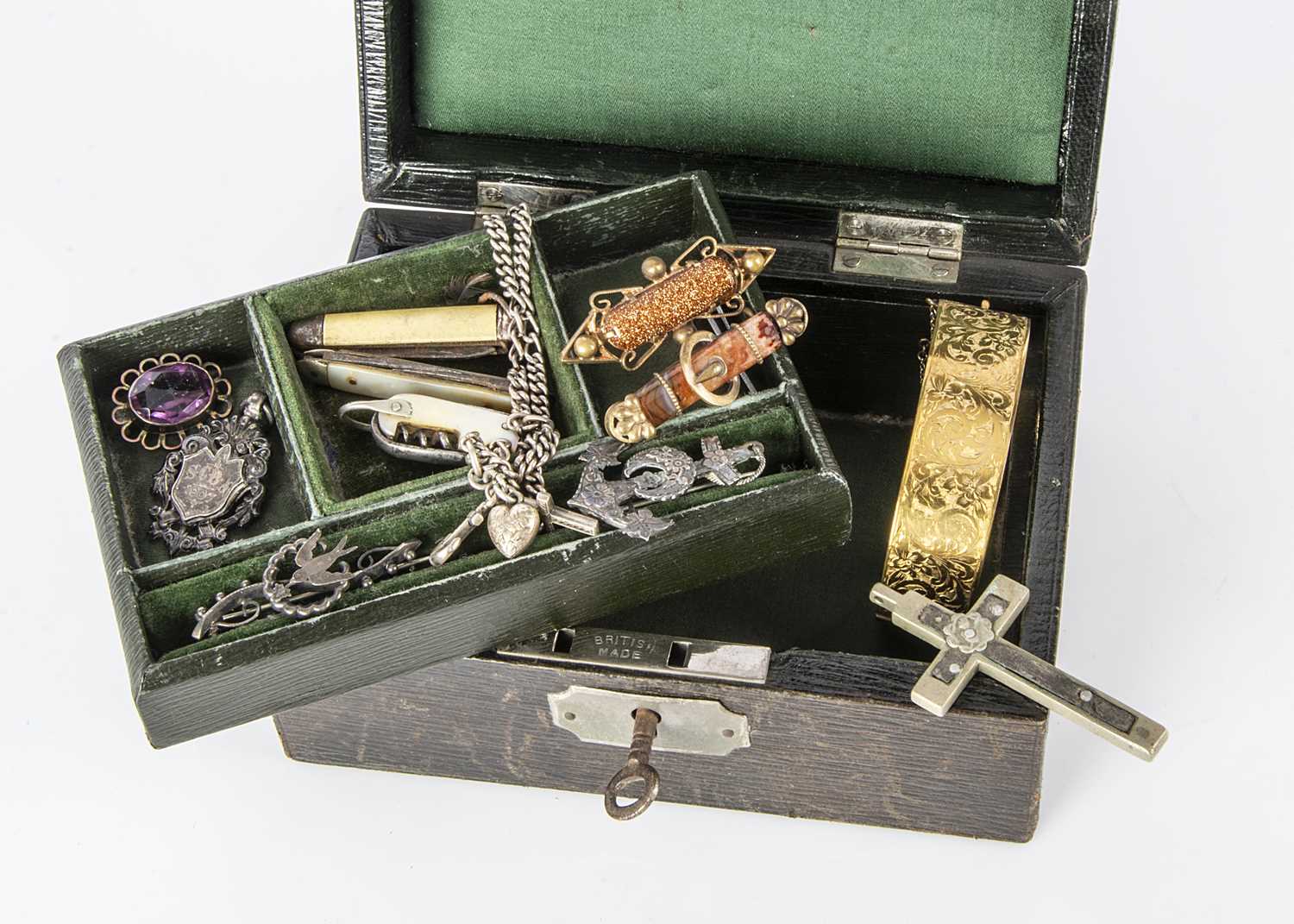 Lot 28 - An early 20th century jewellery box