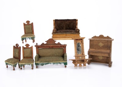 Lot 691 - German dolls’ house furniture 1910-30s