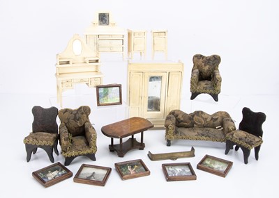 Lot 722 - Larger scale dolls’ house furniture