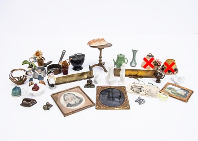 Lot 763 - Various dolls’ house chattels