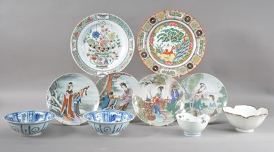Lot 106 - A collection of 20th century Chinese porcelain and ceramic items