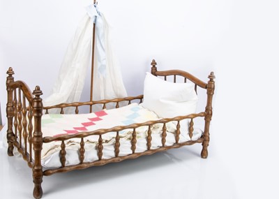 Lot 778 - An early 20th century turned wood doll’s bed