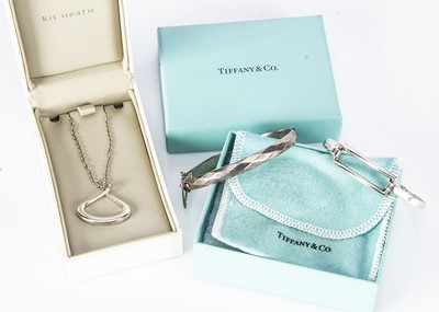 Lot 290 - A Tiffany & Co style silver bangle