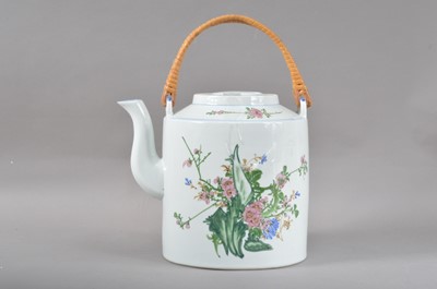 Lot 109 - A large 20th century Chinese teapot