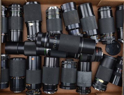 Lot 4 - A Tray of Zoom Lenses