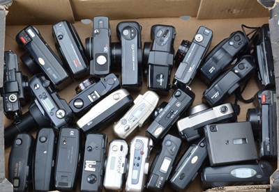 Lot 101 - A Tray of Compact Cameras