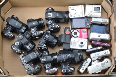 Lot 104 - A Tray of Digital Cameras