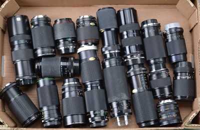 Lot 114 - A Tray of Zoom Lenses