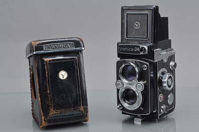 Lot 194 - A Yashica 24 TLR Camera