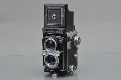 Lot 195 - A Yashica 635 TLR Camera