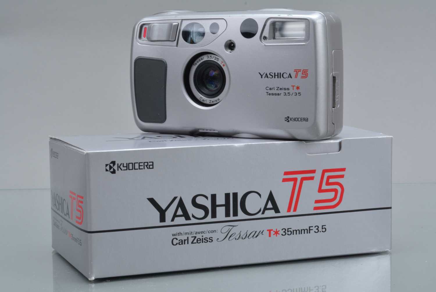 Lot 222 - A Yashica T5 Compact Camera