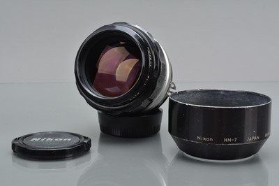 Lot 227 - A Nikon Nikkor-H 85mm f/1.8 Ai Lens