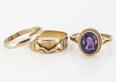 Lot 38 - A collection of 9ct gold
