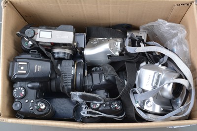 Lot 267 - A Tray of Digital Cameras