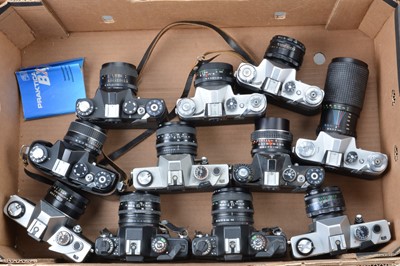 Lot 268 - A Tray of Eastern Bloc SLR Cameras