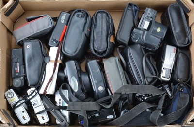 Lot 274 - A Tray of Compact Cameras