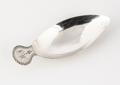 Lot 416 - A George III period silver tea caddy spoon