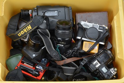 Lot 311 - A Box of Various Cameras