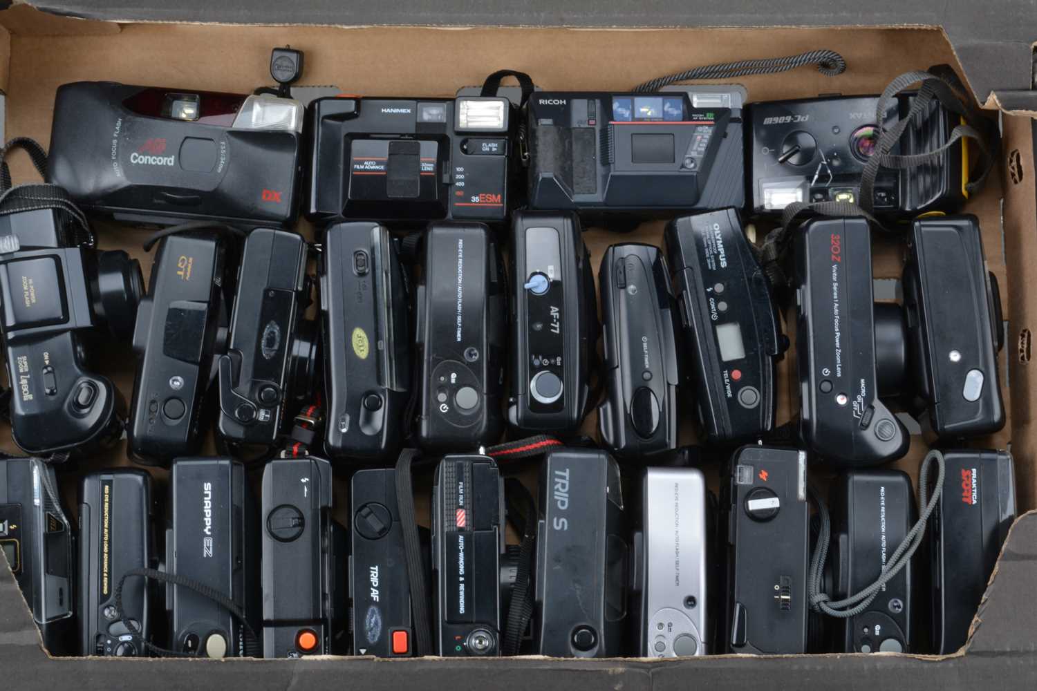 Lot 351 - A Tray of Compact Cameras,