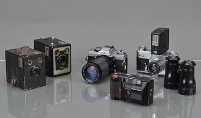 Lot 376 - A Group of Cameras