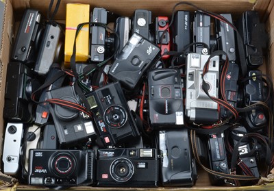 Lot 414 - A Tray of Compact Cameras