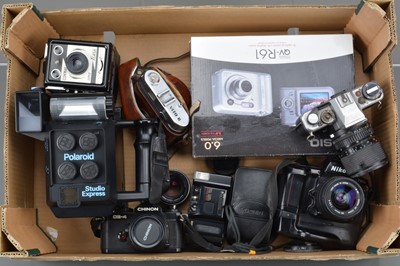 Lot 438 - A Tray of Various Cameras