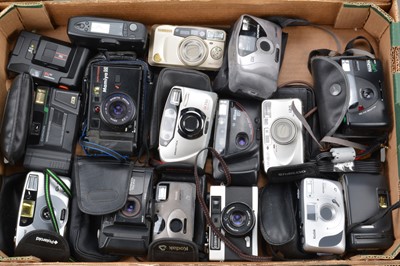 Lot 471 - A Tray of Compact Cameras