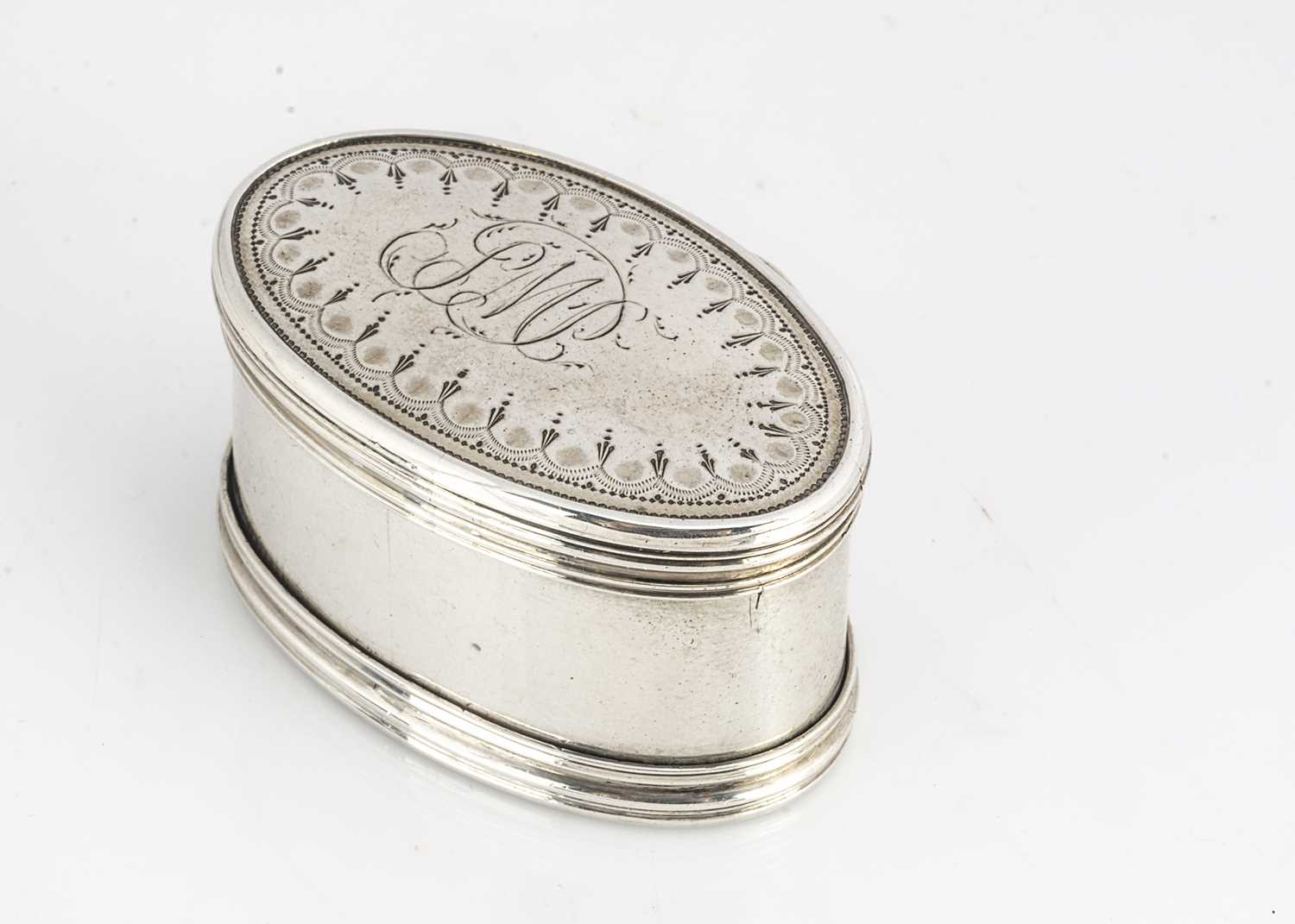 Lot 437 - A George III silver nutmeg grater by Peter & Ann Bateman