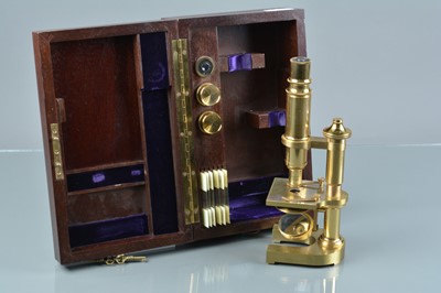 Lot 554 - An EMO Optik authorised modern replica of Leitz lacquered brass 1899 Static IV Compound Monocular Microscope