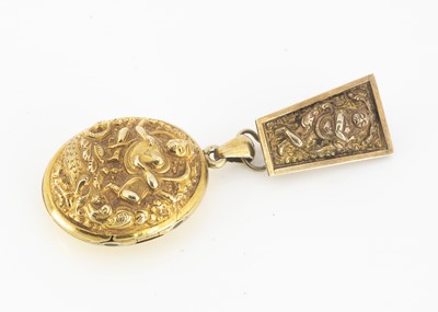 Lot 41 - An Indian locket and brooch in silver gilt