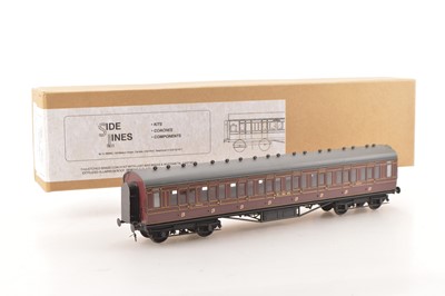 Lot 131 - Side Lines Kit Built Finescale 0 Gauge Period 1 LMS lined livery All 3rd side Corridor coach