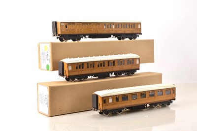 Lot 158 - Fred Newman 0 Gauge trio of Gresley LNER Corridor coaches