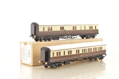 Lot 197 - Kenard Models Kitbuilt Finescale 0 Gauge pair of GWR Collet Bow end Corridor coaches