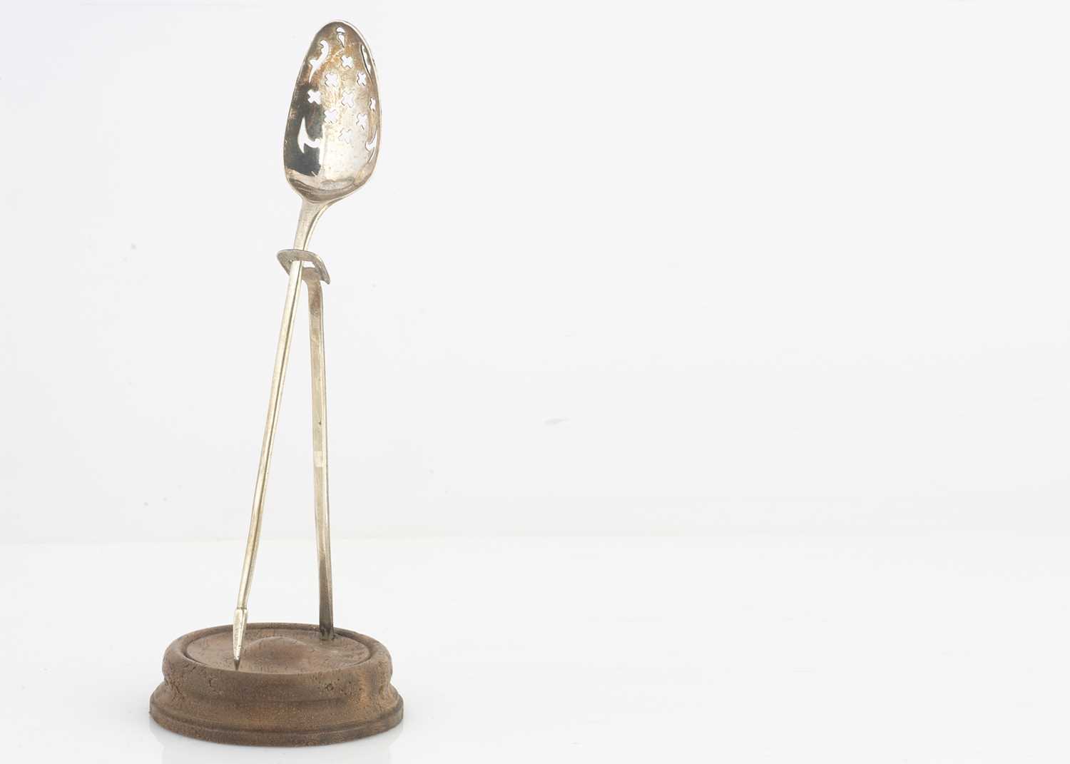 Lot 461 - A Georgian style mote spoon