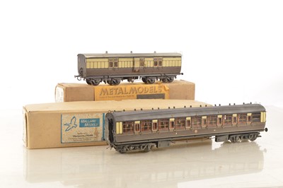 Lot 231 - Blacksmith/ Metalmodels Finescale Kitbuilt 0 Gauge pair of mixed GWR coaches