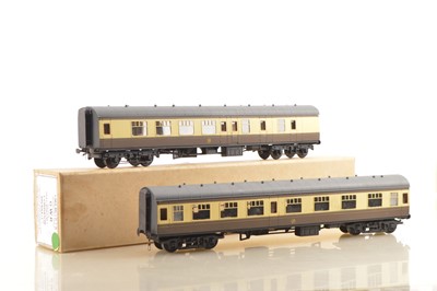 Lot 296 - Lima pair of 0 Gauge GWR repainted coaches