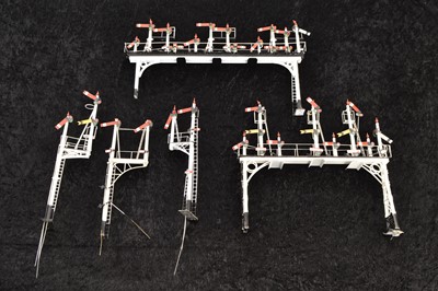 Lot 302 - Kit Built 0 Gauge finescale group of Signals (5)