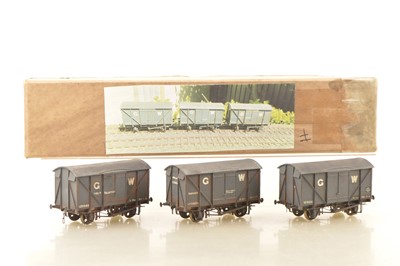 Lot 308 - Resin Finescale Kitbuilt Rake of Three 0 Gauge GWR Ventilated Vans (3)