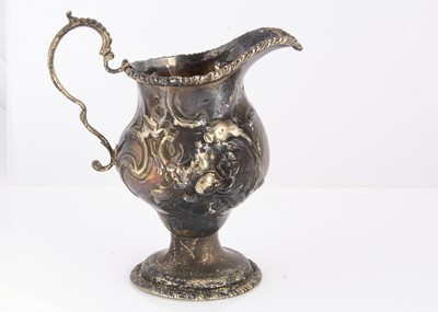 Lot 470 - A George III silver milk jug