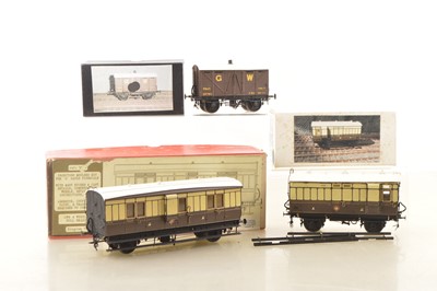 Lot 316 - Finescale Kitbuilt O Gauge GWR Coaches and Goods Wagon (3)