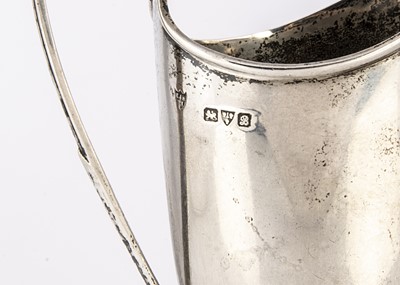 Lot 471 - An Edwardian silver cream jug