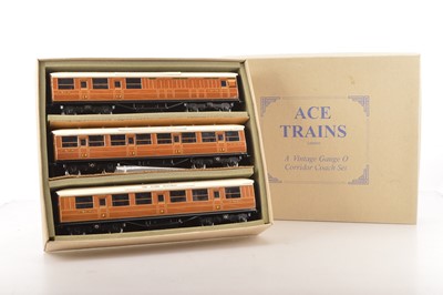 Lot 367 - Ace Trains Modern issue 0 Gauge LNER C/4 Gresley Teak Set B 3-coach pack