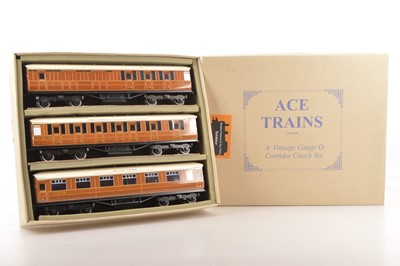 Lot 368 - Ace Trains Modern issue 0 Gauge LNER C/4 Gresley Teak Set A 3-coach pack