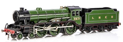 Lot 427 - Unknown heavy cast bodied 0 Gauge 4-6-0 Loco & Tender LNER lined green football class B17 'Manchester City'