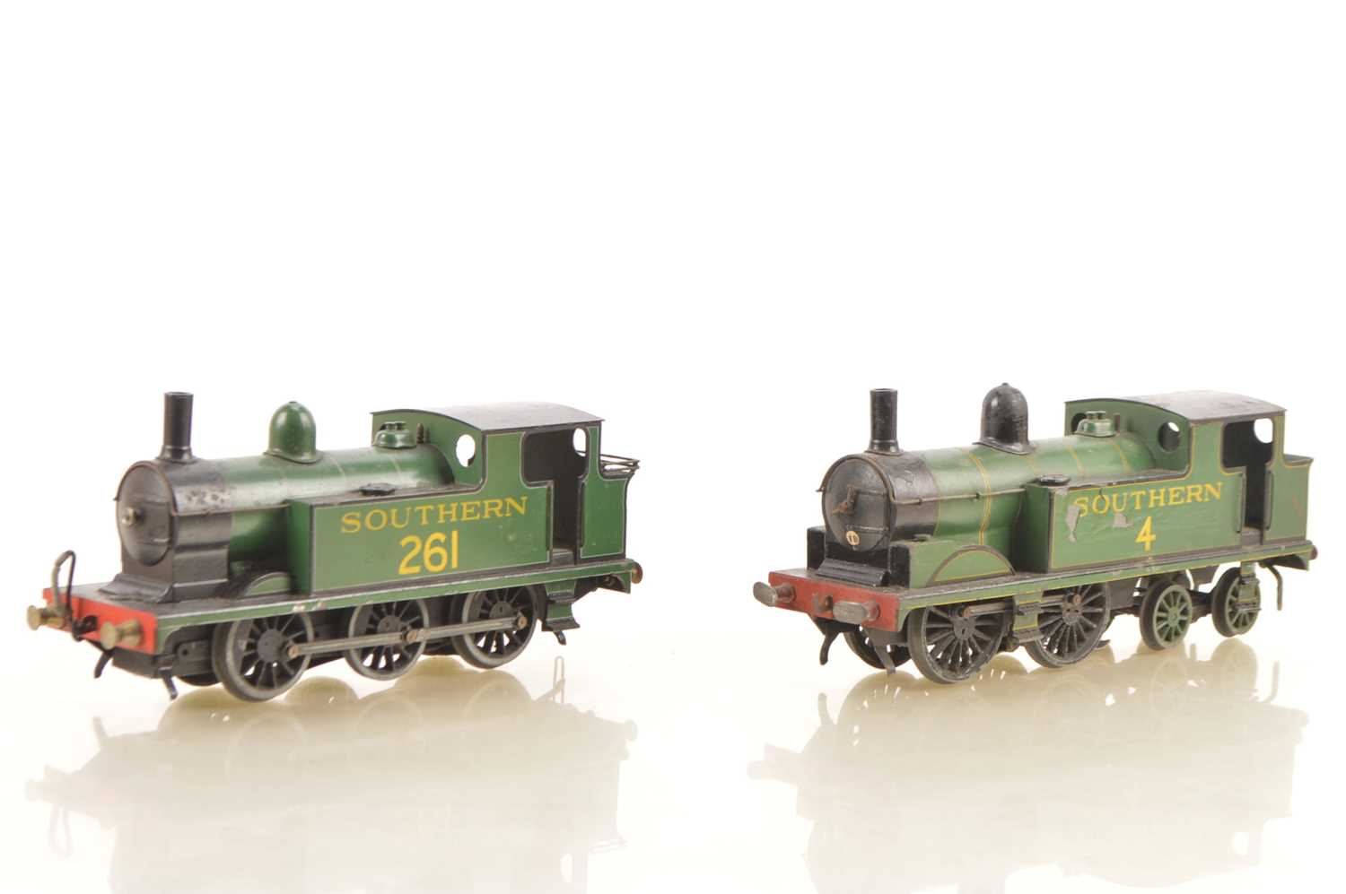 Lot 477 - Leeds (LMC) 0 Gauge pair of SR 3-rail electric Tank Locomotives