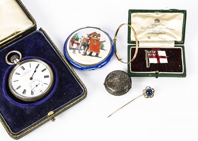 Lot 489 - Six collectable items