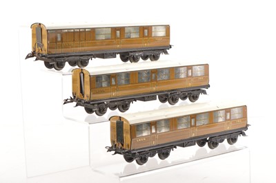 Lot 562 - Hornby 0 gauge Trio of LNER No.2 Corridor coaches